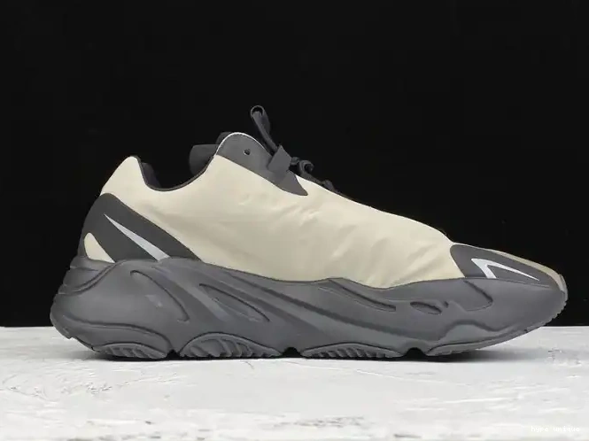 hype Yeezy Boost Bone 700 MNVN Adidas FY3729 0512